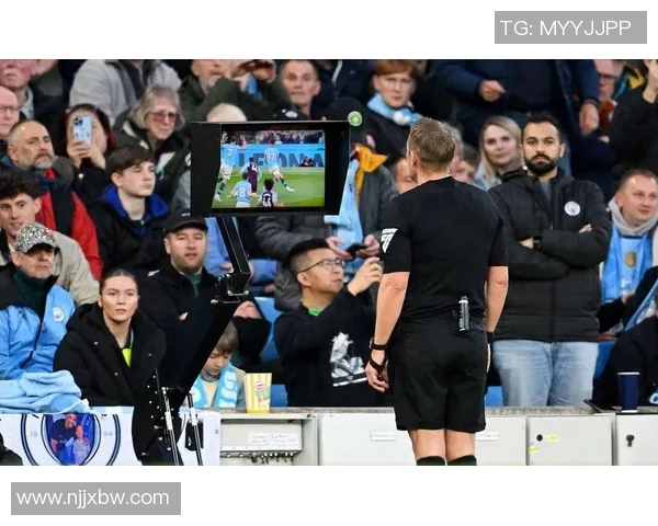 波尔图狂胜莱比锡六比二乌龙球引发争议判罚全场沸腾