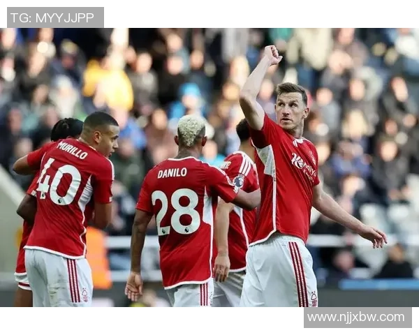 英超激战尤文图斯大胜曼联六比二绝杀时刻点燃全场激情