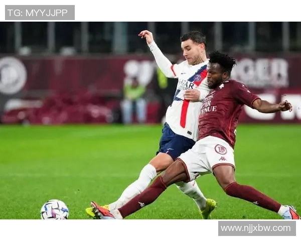 英超精彩对决那不勒斯小胜巴黎圣日耳曼红牌事件引发全场热议与战术分析