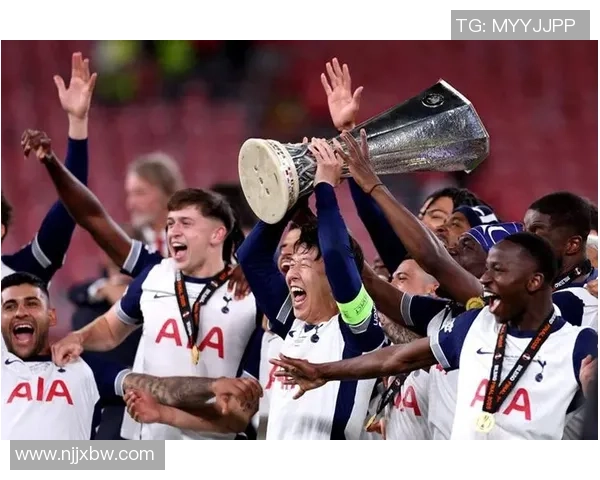 中超热刺逆转多特蒙德神扑瞬间引发转会热议与球迷狂欢 中超热刺逆转多特蒙德神扑瞬间引发转会热议与球迷狂欢