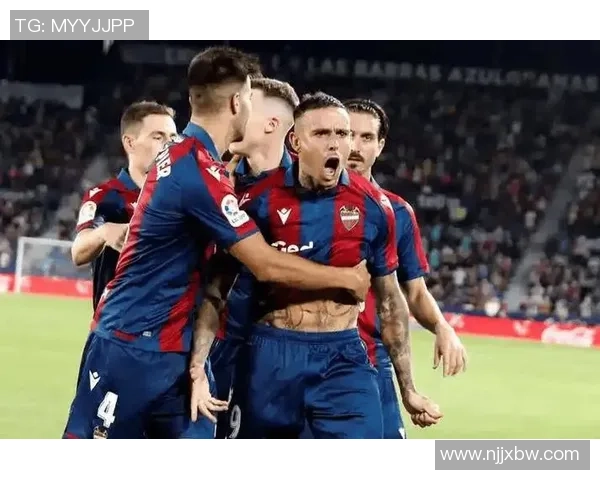 国王杯激战：那不勒斯与曼联战平引发全场热议与焦点分析