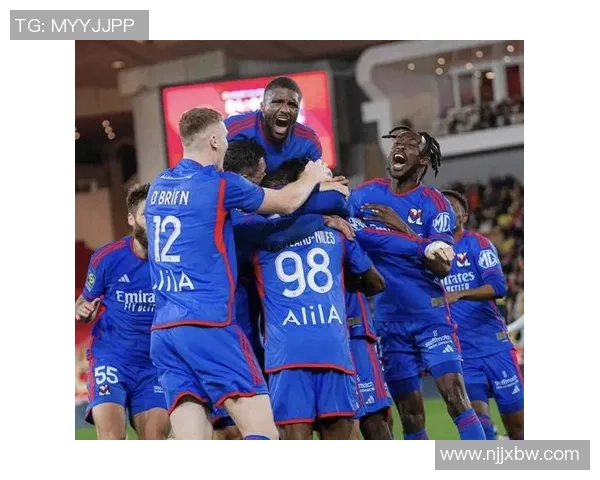 中超精彩对决里昂大胜马竞神奇扑救瞬间引发全场热烈欢呼 中超精彩对决里昂大胜马竞神奇扑救瞬间引发全场热烈欢呼