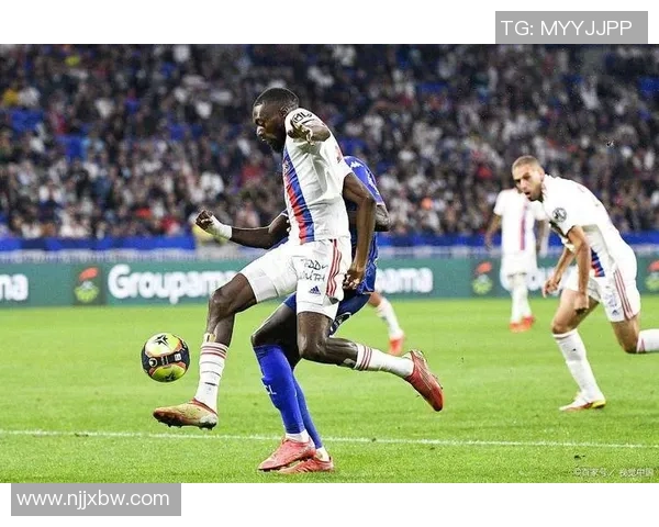 里昂逆转曼城4-3上演友谊赛经典瞬间全场沸腾 里昂逆转曼城4-3上演友谊赛经典瞬间全场沸腾